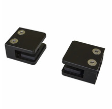 Två svarta glasklämmor för glasinfästning