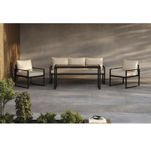 Trädgårdsmöbelset med soffa, två fåtöljer och bord