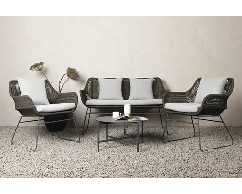 Trädgårdsset med soffa, två stolar och ett bord för utomhusbruk