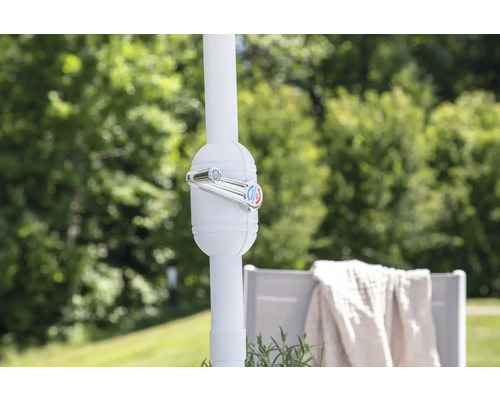 Närbild av ett parasoll med vevmekanism