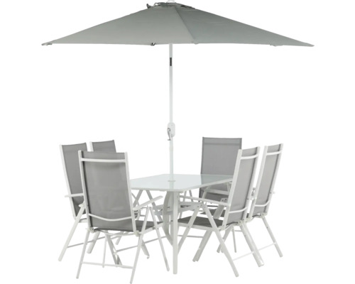 Trädgårdsmöbelset med sex stolar, ett bord och ett parasoll