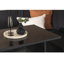 Bord med glasytor, dekoration, vas och glas