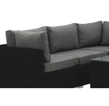 Detaljvy av en grå loungeset för trädgården med rottinglook