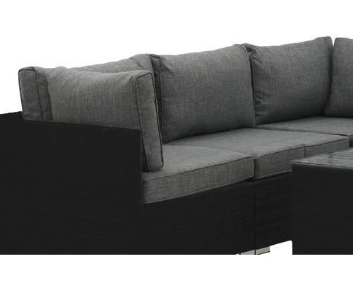 Detaljvy av en grå loungeset för trädgården med rottinglook