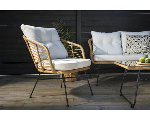 Utemöbelset med rottingfåtölj, soffa och bord för utomhusbruk