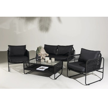 Utemöbelset med soffa, två fåtöljer och soffbord med glasskiva