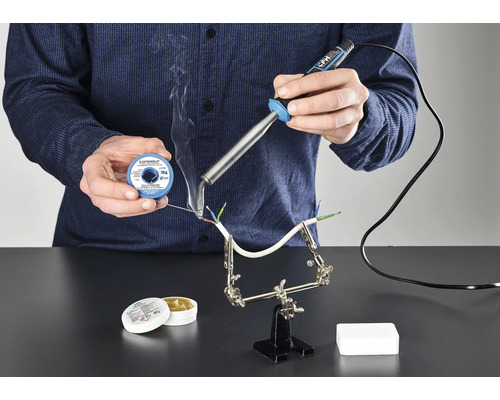 Lödning av kablar med lödkolv, lödtenn och flussmedel