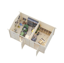 Interiör av ett trädgårdshus i trä med trädgårdsredskap, gräsklippare och vedförvaring