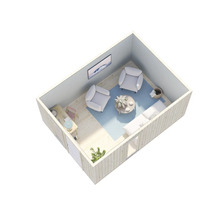 Interiörbild av ett trädgårdshus i trä med möbler, inklusive fåtöljer, en soffa, ett bord och dekoration