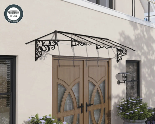 Klassiskt entrétak i mörk metall med dekorativa detaljer monterat ovanför en trädörr. Symbol för registrerad design.