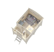 Lekstuga i trä med stege och inredning med leksaker och kuddar