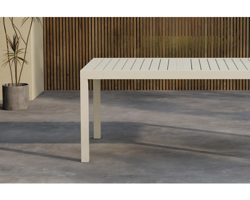 Modernt trädgårdsbord med lamellstruktur