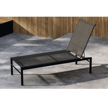 Trädgårdsstol med justerbart ryggstöd på terrassen