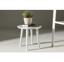 Runt sidobord med växt, bok och glasögon