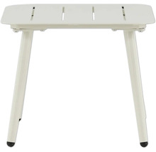 Trädgårdsbord med smala öppningar i bordsskivan och metallram