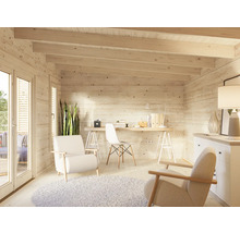 Ljust arbetsrum med träpanel, skrivbord och sittplatser