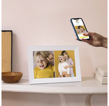 Digital fotoram med uppladdade bilder från en smartphone