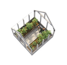 Växthus med växter och trädgårdstillbehör