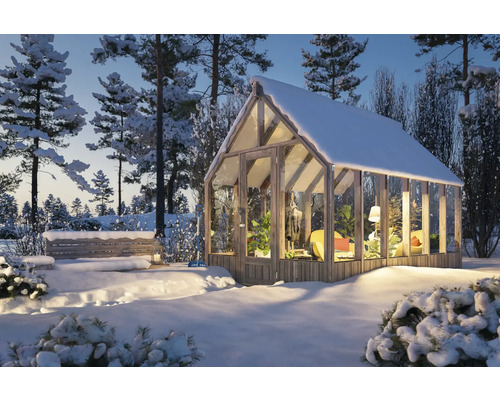 Vinterträdgård med träram och snötäckt tak i vinterträdgård