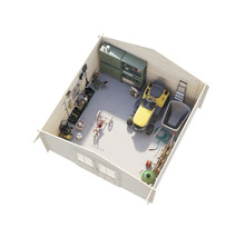 Interiörbild av ett trädgårdshus med gräsklippare, skottkärra och trädgårdsredskap