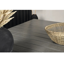 Detaljvy av en träterrassbräda med dekorativ skål och vas