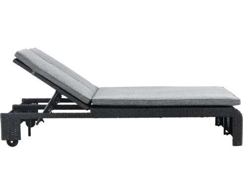 Trädgårds solstol i rotting med justerbart ryggstöd och grå dyna