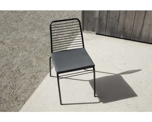 Trädgårdsstol av metall med sittdyna