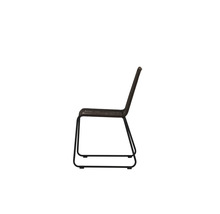 Trädgårdsstol med stålram och flätad sits, sidovy