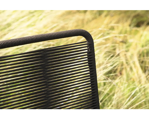 Detaljvy av en trädgårdsstol med repväv