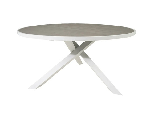 Runt trädgårdsbord med korsade ben