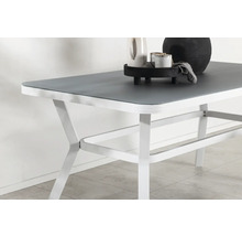 Matbord med grå bordsskiva och vit metallram