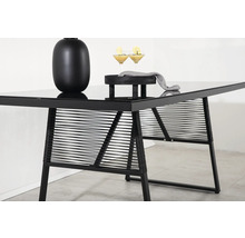 Modernt matbord med glasskiva och dekorativ underrede av rep