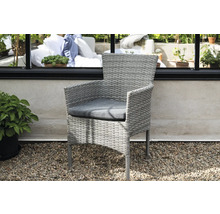 Flätad fåtölj med sittdyna för utomhusbruk