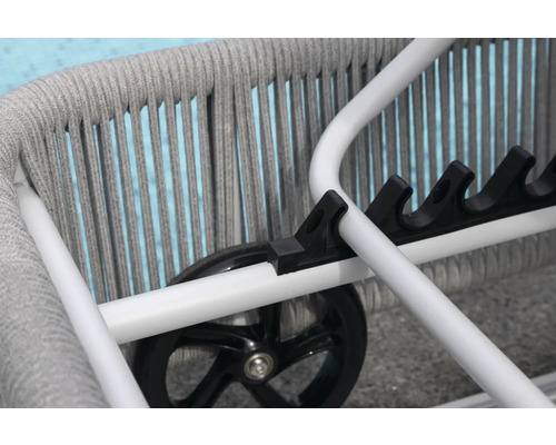 Detaljvy av en möbel med hjul och ett fäste