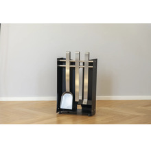 Eldstadstillbehör med skyffel, borste och tång i hållare