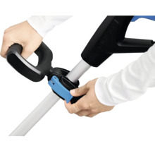 Detaljvy av en person som håller i handtaget på en Nilfisk-produkt