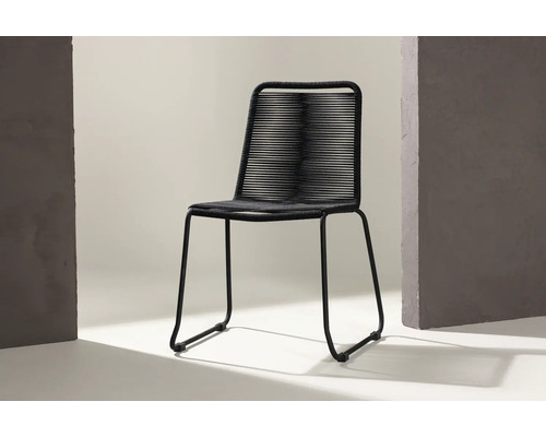Svart stol med sits av rep