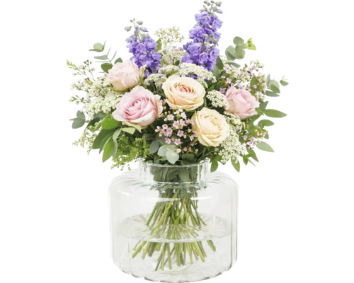 Blombukett med rosor och riddarsporre i glasvas