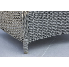 Detaljvy av en möbel med rottingutseende