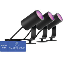Tre svarta trädgårdsstrålkastare med markspett och Smart Home-logotyp.