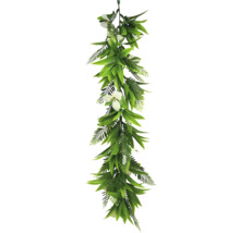 Dekorativ girlang med blad och blommor för inomhusbruk