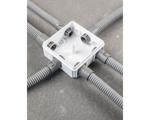 Installationsdosa med fyra anslutna flexibla rör