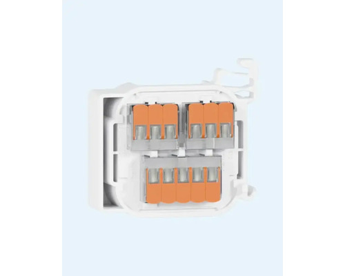 Kopplingsdosa med orangefärgade klämmor
