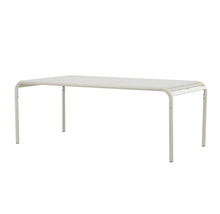 Rektangulärt trädgårdsbord av metall med lamellstruktur