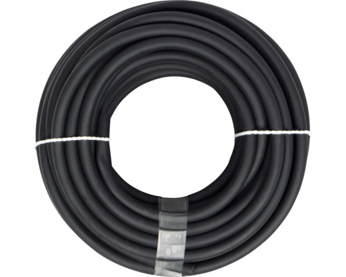 Svart vattenslang upprullad