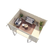 Interiörbild av ett trädgårdshus med soffor, bord och växter.