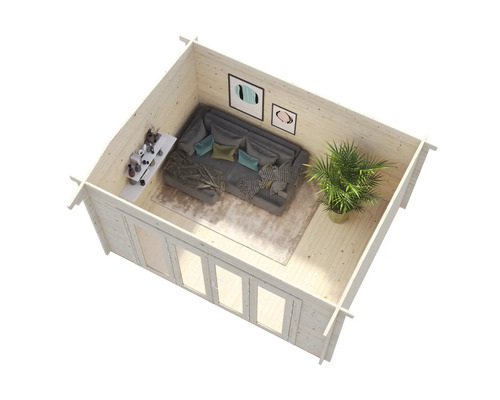 Interiörbild av ett trädgårdshus i trä med soffa, hylla, krukväxt och tavlor på väggen