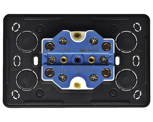 Inre vy av en elektrisk insats för ett uttag