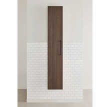 Högt badrumsskåp i trä med handtag