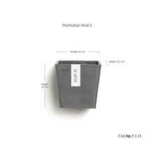 Ecopots vägghängd blomkruka Manhattan Wall S, höjd 15 centimeter, längd 15 centimeter, djup 17,2 centimeter, vikt 0,95 kilogram, volym 2,1 liter.